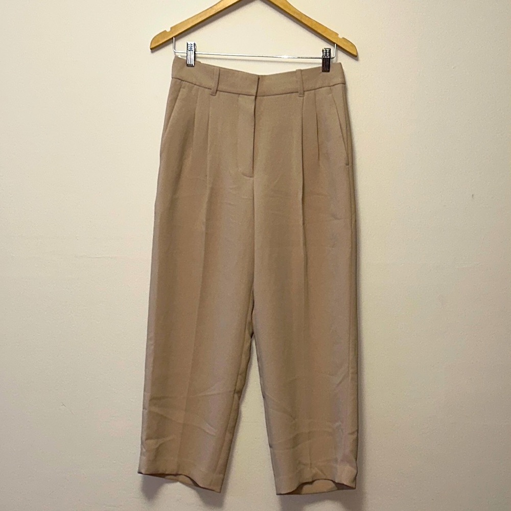 ARITZIA CROPPED EFFORTLESS PANTS (regular length)